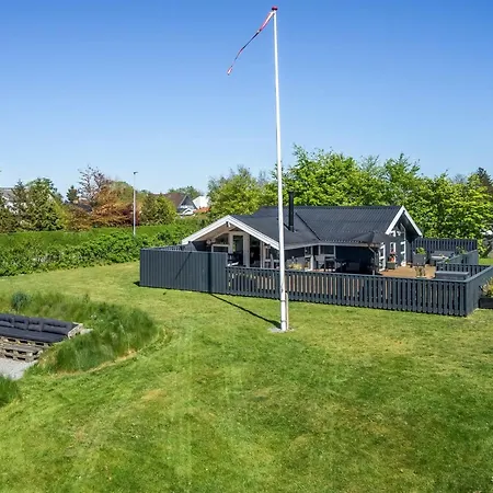 Bryti - 500m From The Sea By Interhome * Hals