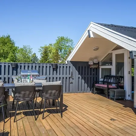 Bryti - 500m From The Sea By Interhome Ferienhaus Hals