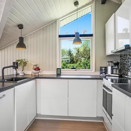 Bryti - 500m From The Sea By Interhome * Hals