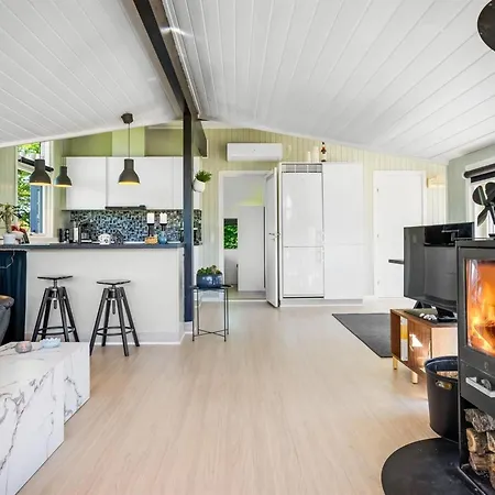 Bryti - 500m From The Sea By Interhome * Hals